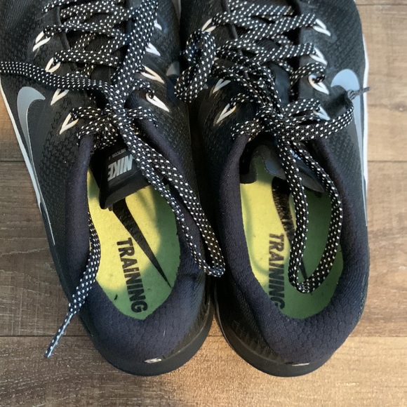 Women’s Nike Metcon 4 Size 9 - Picture 4 of 8